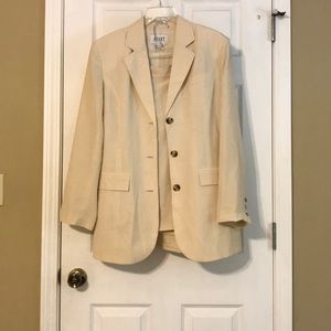 Skirt suit
